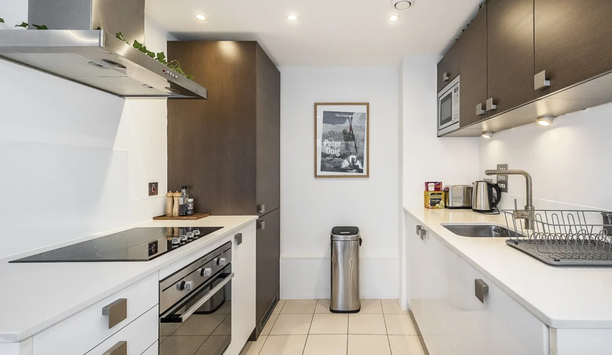 flat 20 angel wharf -001