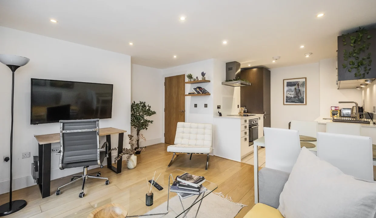 flat 20 angel wharf -003