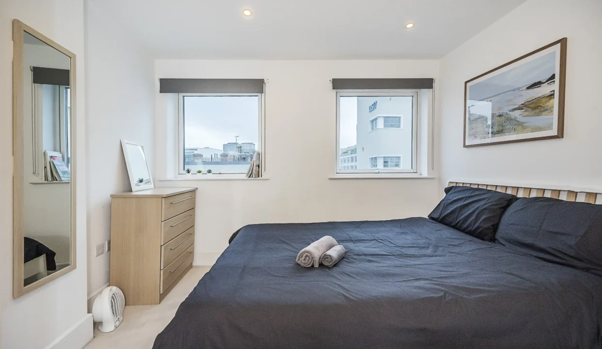 flat 20 angel wharf -006