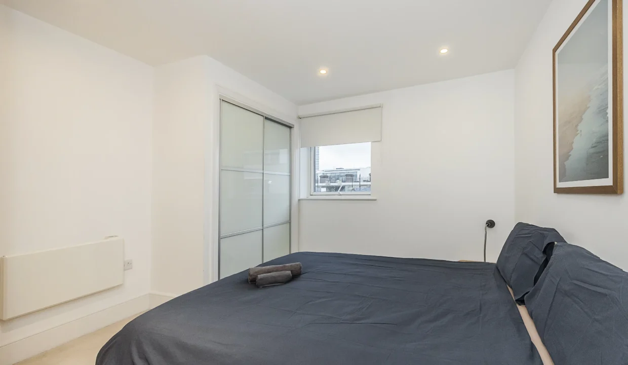 flat 20 angel wharf -008