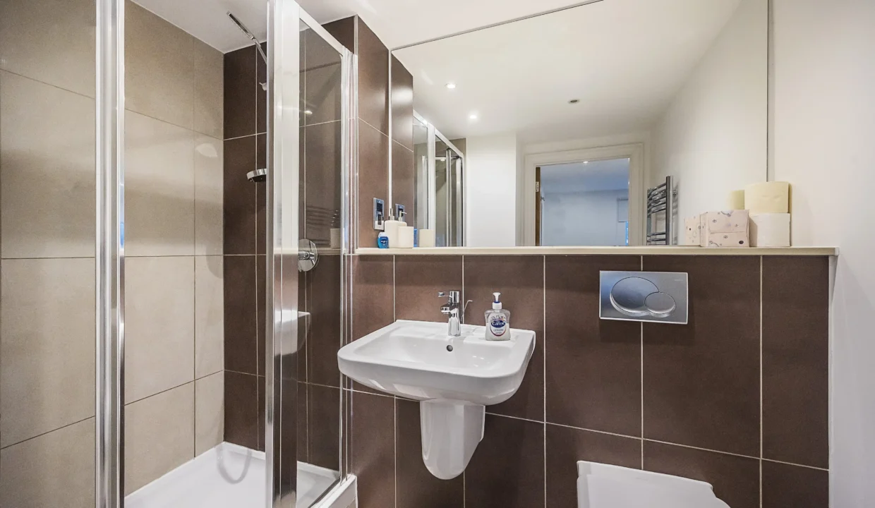 flat 20 angel wharf -010