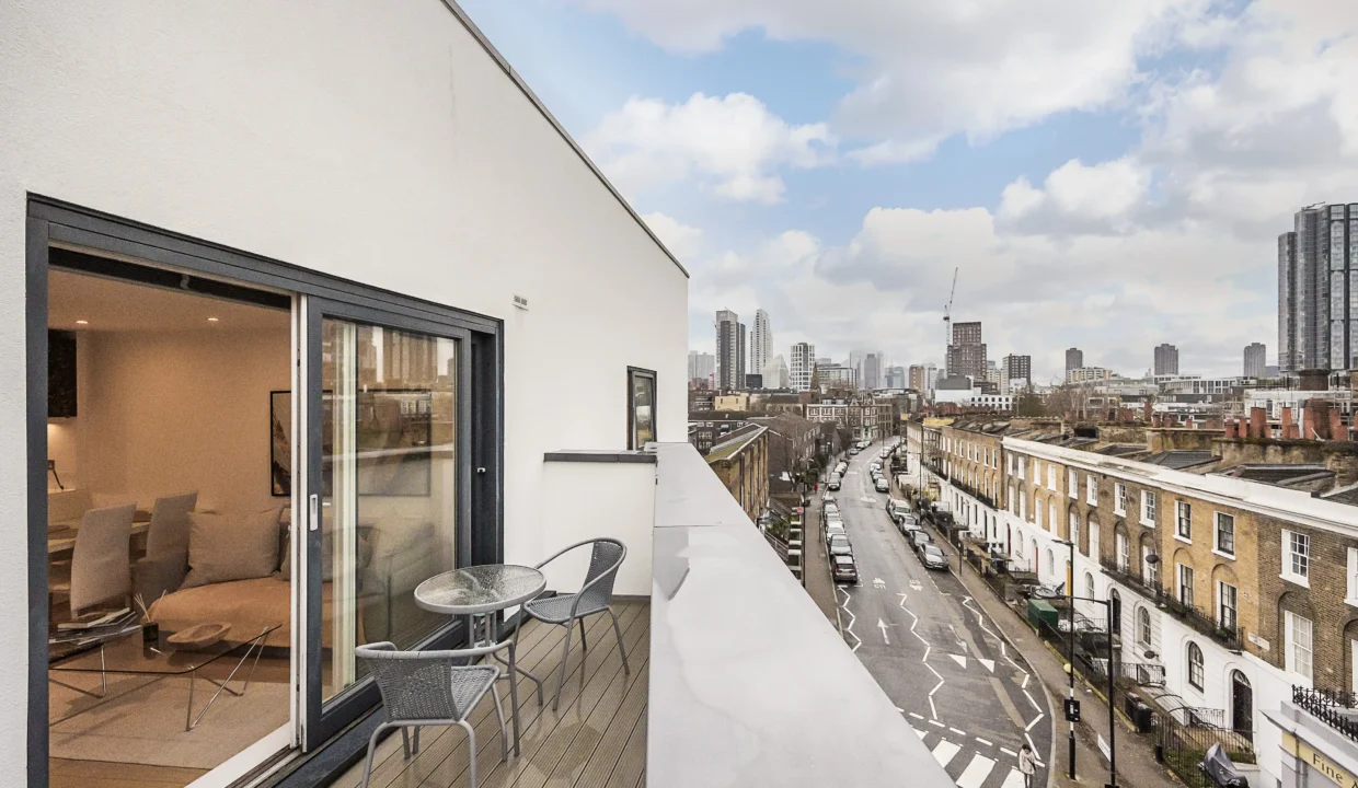 flat 20 angel wharf -012