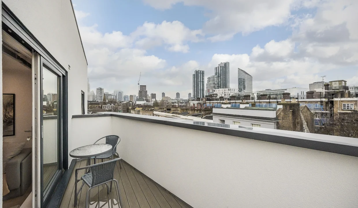 flat 20 angel wharf -013